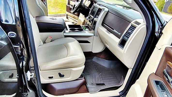 Used 2015 RAM 1500 Laramie w/ Convenience Group AWD/4WD image 15