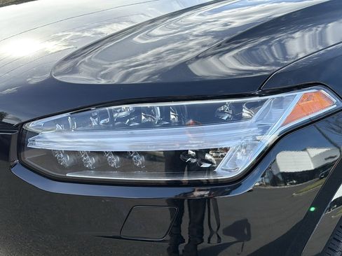 Used 2024 Volvo XC90 B6 Plus image 9