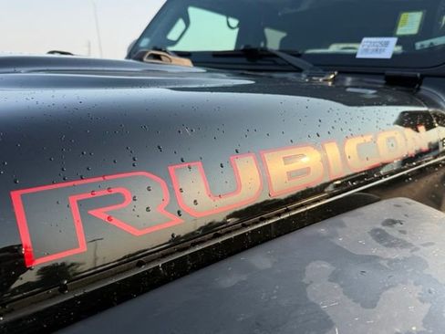 Used 2021 Jeep Gladiator Rubicon AWD/4WD image 12