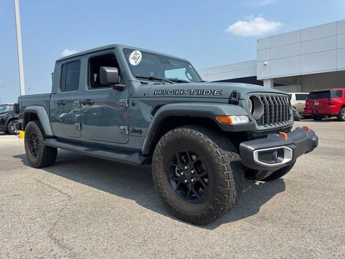Used 2025 Jeep Gladiator Sport AWD/4WD image 8