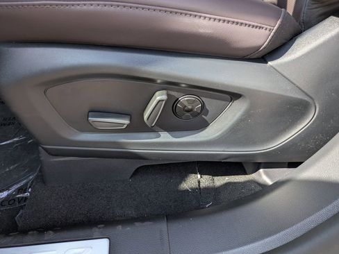 New 2026 Ford Explorer Platinum image 8