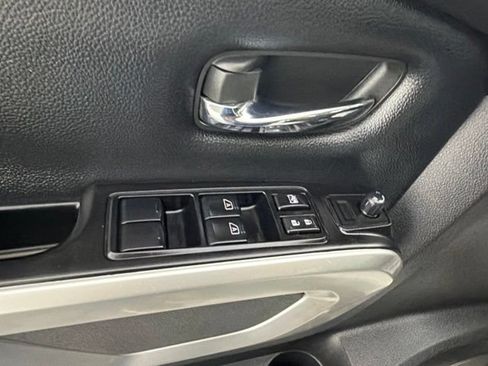 Used 2018 Nissan Titan SV AWD/4WD image 25