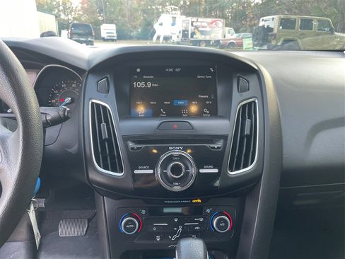 Used 2018 Ford Focus SEL image 16