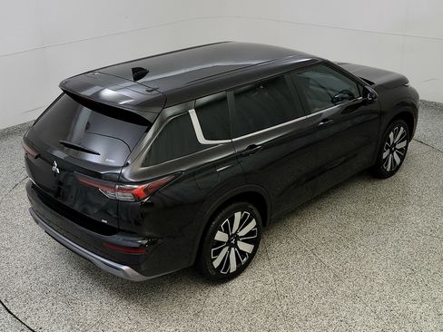 Used 2025 Mitsubishi Outlander SE AWD/4WD image 4