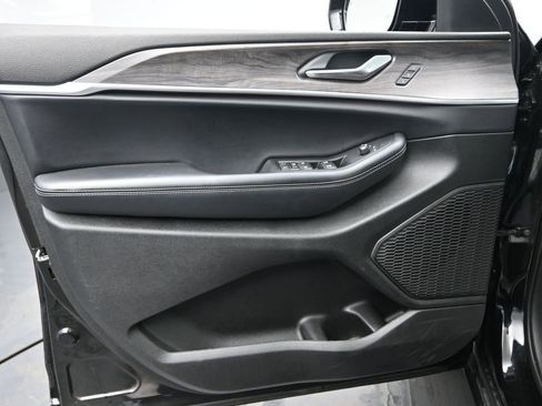 Used 2024 Jeep Grand Cherokee L Limited w/ Luxury Tech Group II image 27