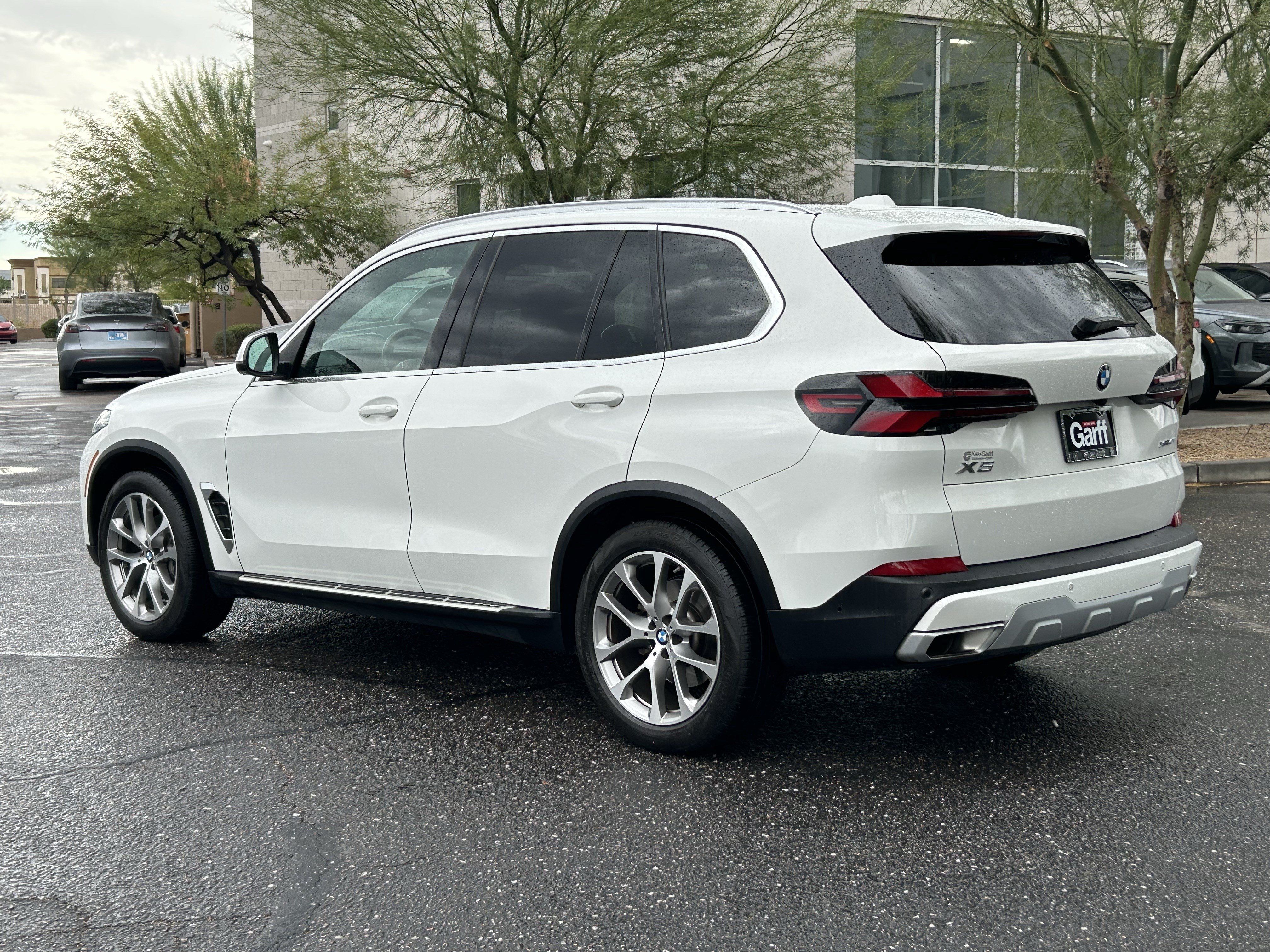 Used 2025 BMW X5 xDrive40i AWD/4WD image 3