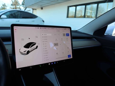 Used 2018 Tesla Model 3 Long Range image 16