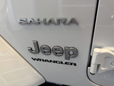 Used 2024 Jeep Wrangler Unlimited Sahara AWD/4WD image 10