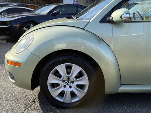 Used 2008 Volkswagen Beetle S image 3