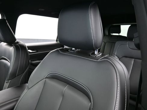 Used 2025 Jeep Grand Cherokee L Limited image 16