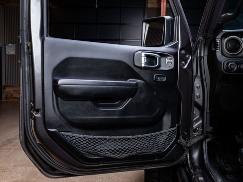 Used 2019 Jeep Wrangler Sport image 32