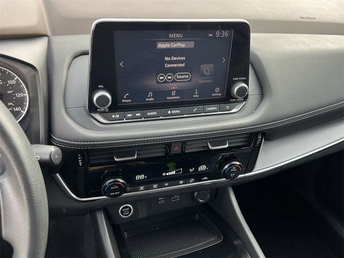 Used 2021 Nissan Rogue SV image 16