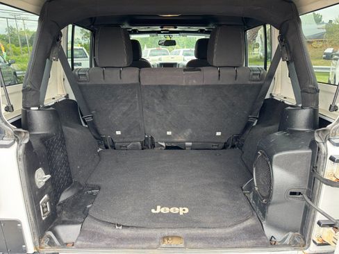 Used 2014 Jeep Wrangler Unlimited Sahara w/ Dual Top Group AWD/4WD image 17