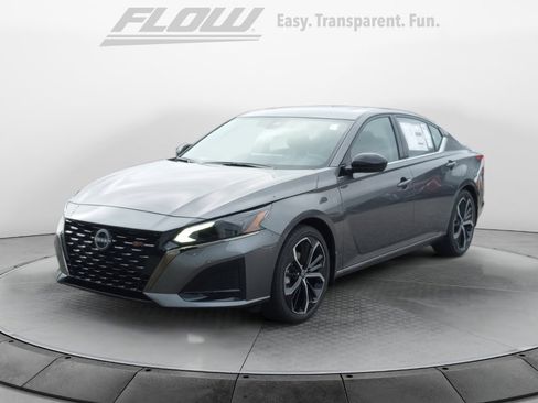 New 2025 Nissan Altima 2.5 SR w/ SR Premium Package image 3