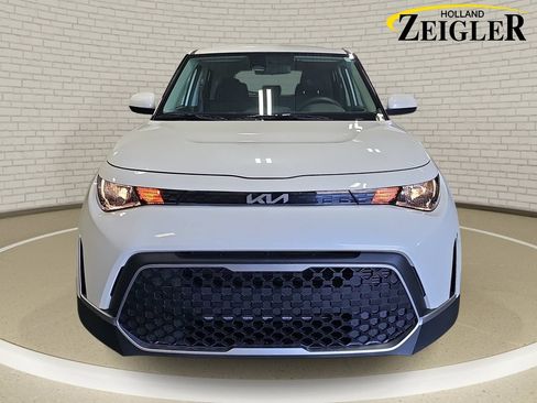 Certified 2025 Kia Soul LX w/ LX Technology Package FWD image 2