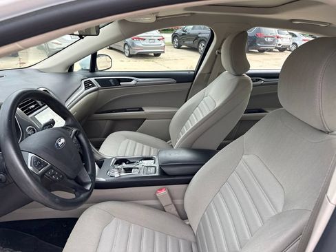 Used 2018 Ford Fusion SE FWD image 13
