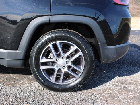 Used 2018 Jeep Compass Latitude w/ Popular Equipment Group image 16