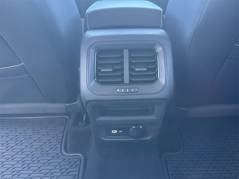 Used 2022 Volkswagen Tiguan SE image 30