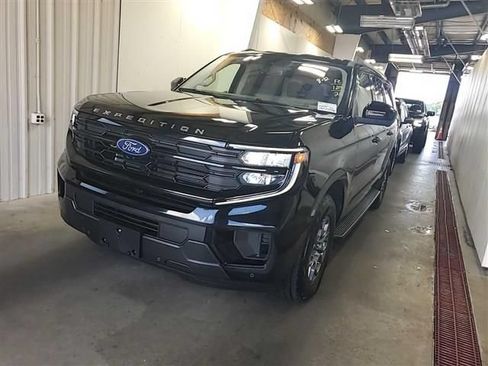 Used 2025 Ford Expedition Max Active AWD/4WD image 3