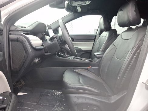 Used 2023 Jeep Compass Limited image 14