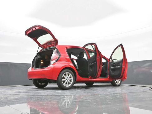 Used 2015 Toyota Prius C Three image 42