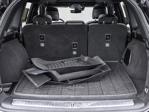 Used 2023 Jeep Grand Cherokee Overland w/ Luxury Tech Group IV image 24