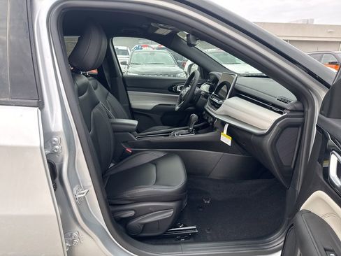 New 2026 Jeep Compass Limited image 25