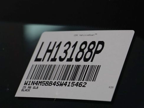 Used 2025 Mercedes-Benz GLB 35 AMG 4MATIC image 25