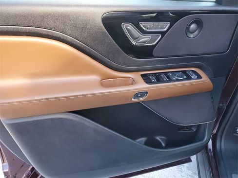 Certified 2023 Lincoln Aviator Reserve w/ Equipment Group 201A image 18