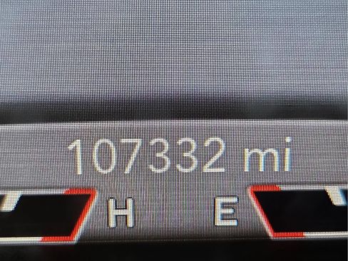 Used 2019 Jeep Cherokee Overland w/ Technology Group AWD/4WD image 17