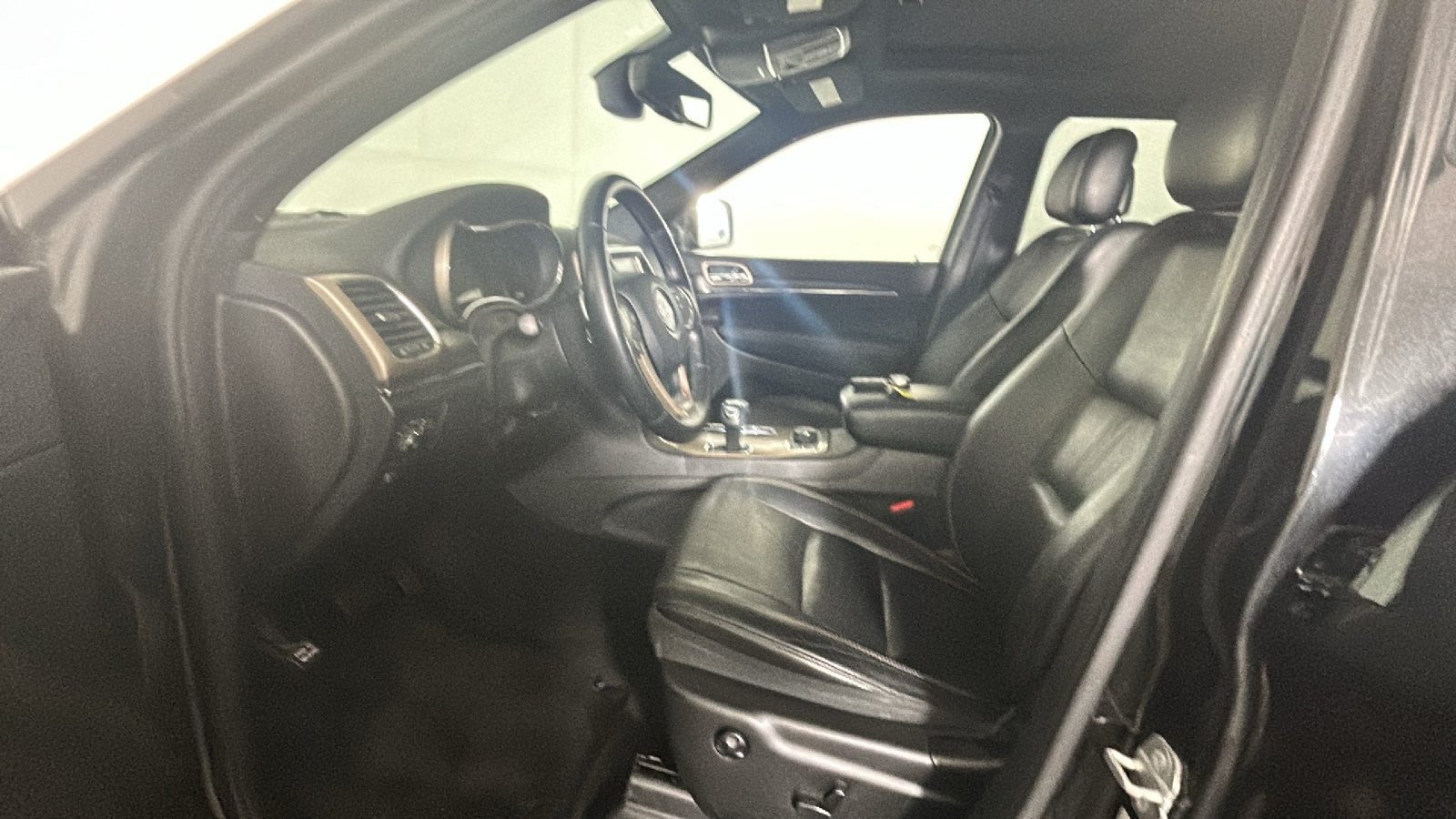 Used 2015 Jeep Grand Cherokee Limited w/ Trailer Tow Group IV AWD/4WD image 12