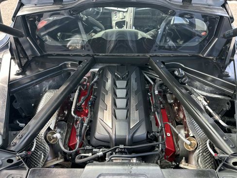 Used 2024 Chevrolet Corvette Stingray Preferred Cpe w/ Battery Protection Package RWD image 9
