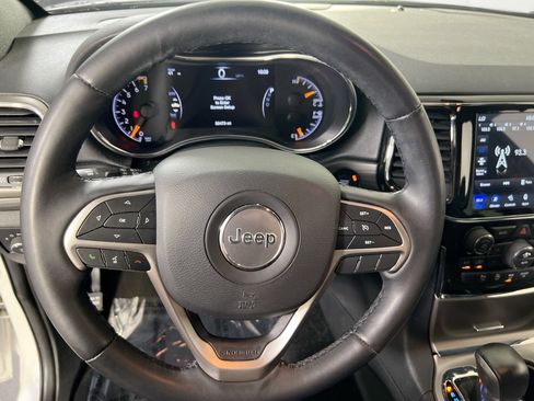 Used 2022 Jeep Grand Cherokee Laredo X image 11