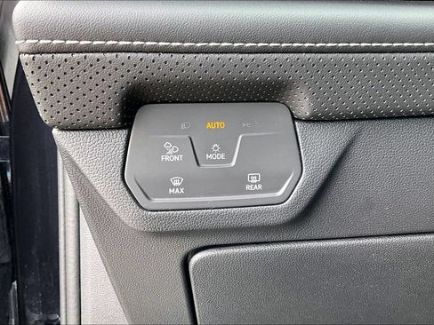 Used 2024 Volkswagen Atlas SE FWD image 30