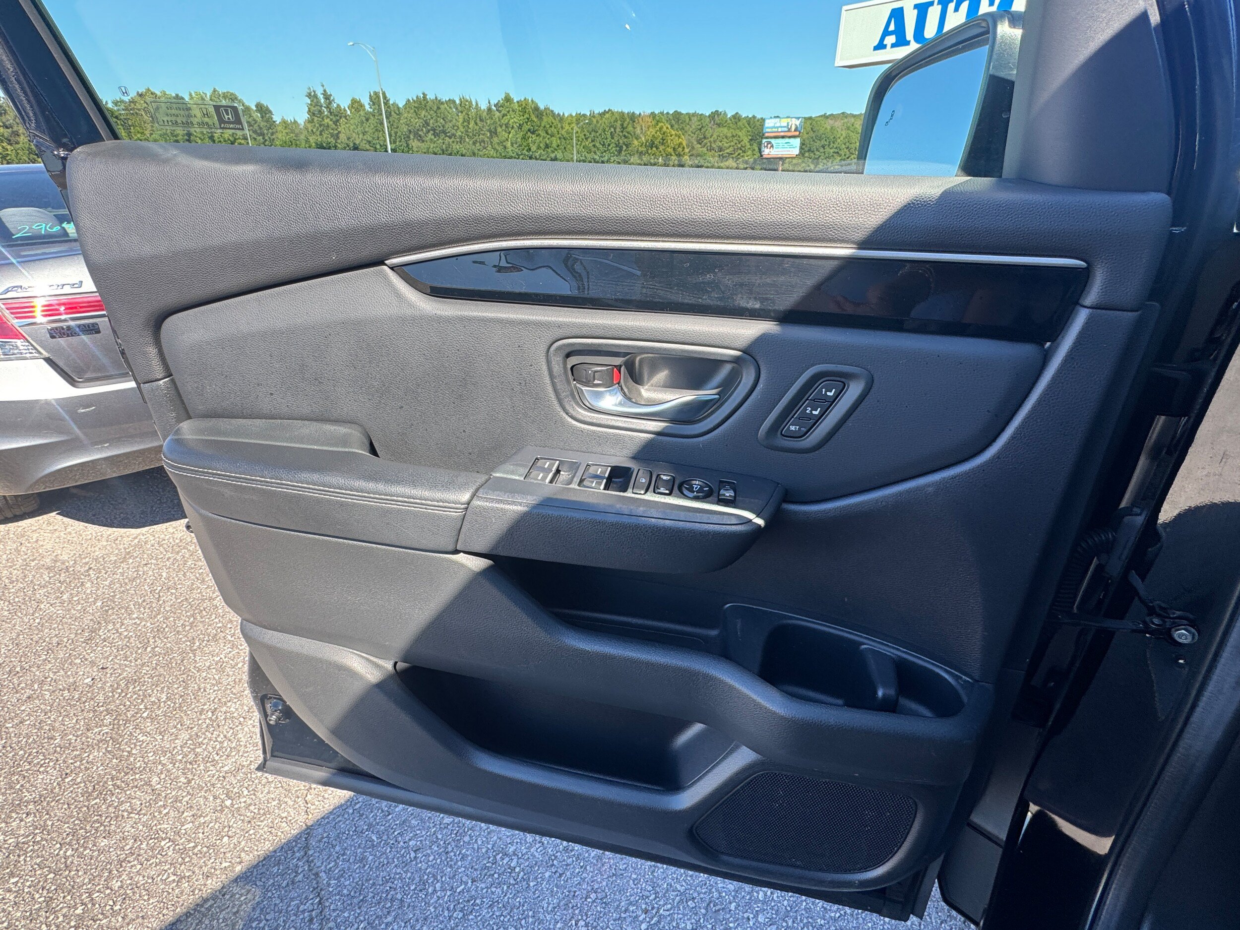 Used 2025 Honda Pilot EX-L image 22