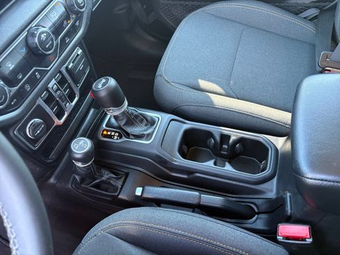 Used 2025 Jeep Wrangler Unlimited Sport AWD/4WD image 40