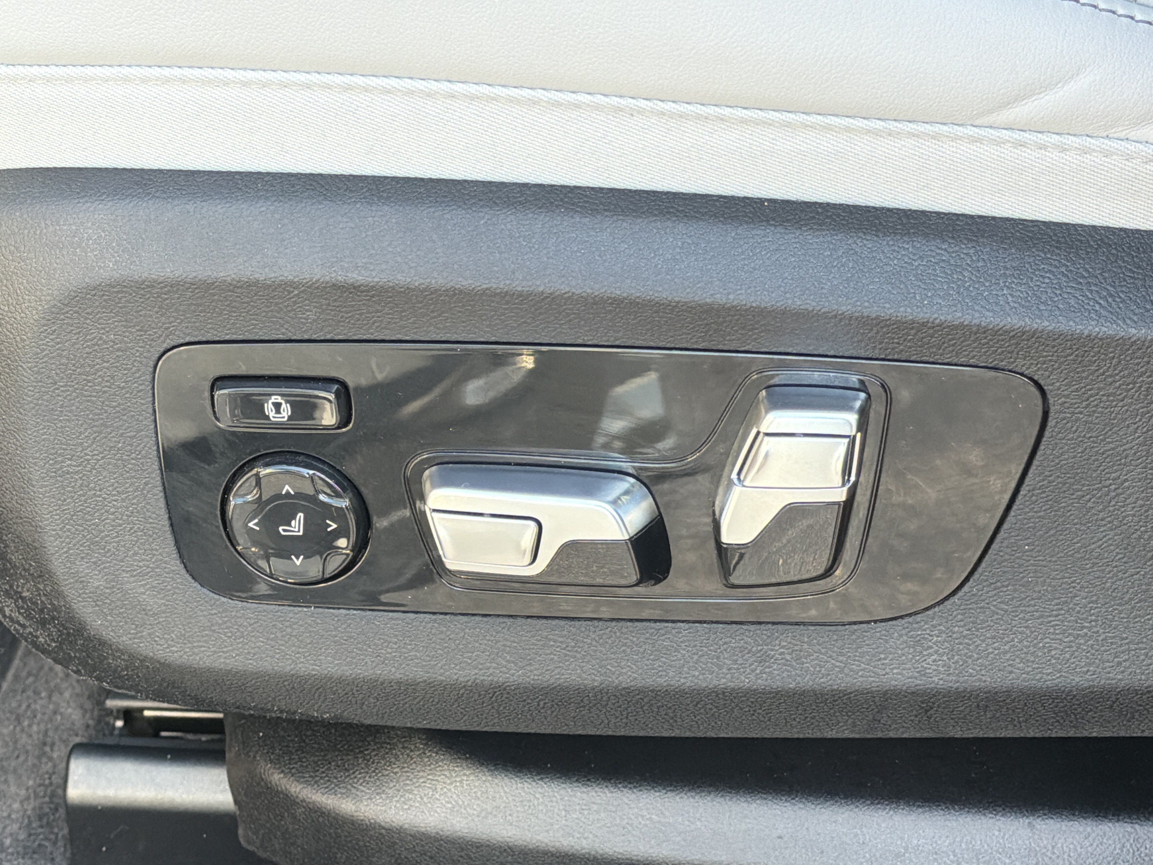 Certified 2025 BMW XM AWD/4WD image 20