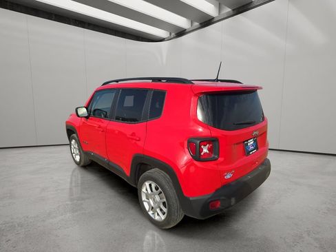 Used 2022 Jeep Renegade Latitude w/ Convenience Group AWD/4WD image 3