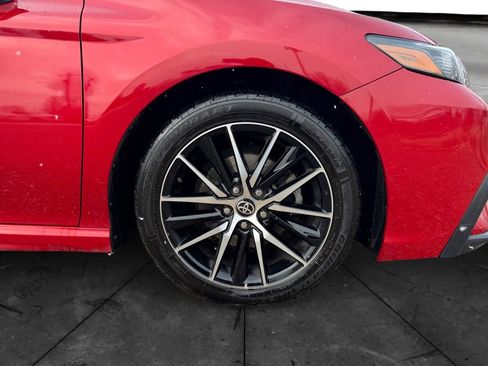 Used 2021 Toyota Camry SE w/ Cold Weather Package image 14