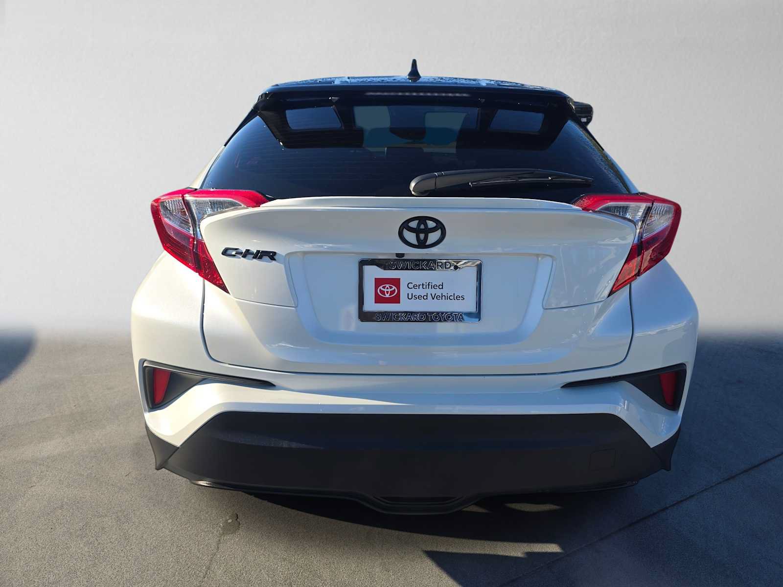 Used 2020 Toyota C-HR XLE FWD image 4