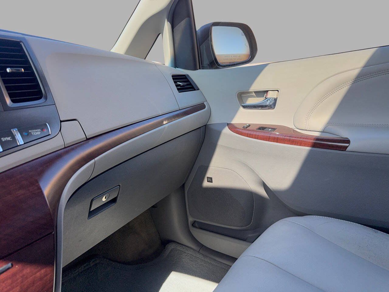 Used 2013 Toyota Sienna Limited w/ Premium Pkg FWD image 40