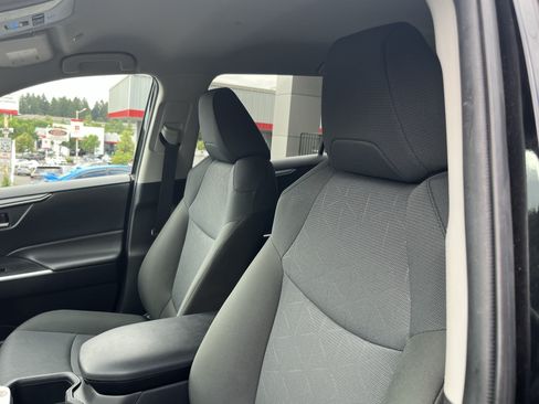 Certified 2025 Toyota RAV4 XLE AWD/4WD image 18