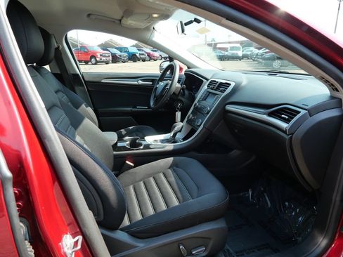 Used 2015 Ford Fusion SE FWD image 11