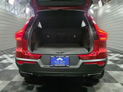 Used 2020 Volvo XC40 T4 R-Design w/ Protection Package Premier image 37