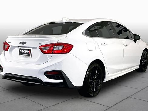 Used 2018 Chevrolet Cruze LT w/ Sun And Sound Package FWD image 12