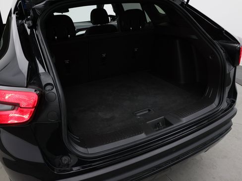 Used 2025 Chevrolet Trax RS w/ Sunroof Package FWD image 33