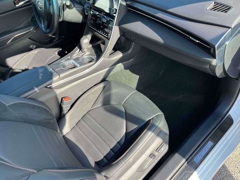 Used 2021 Toyota Avalon XSE image 10