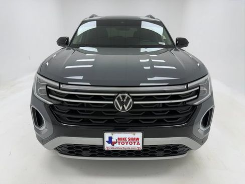 Used 2024 Volkswagen Atlas Peak Edition SE AWD/4WD image 3