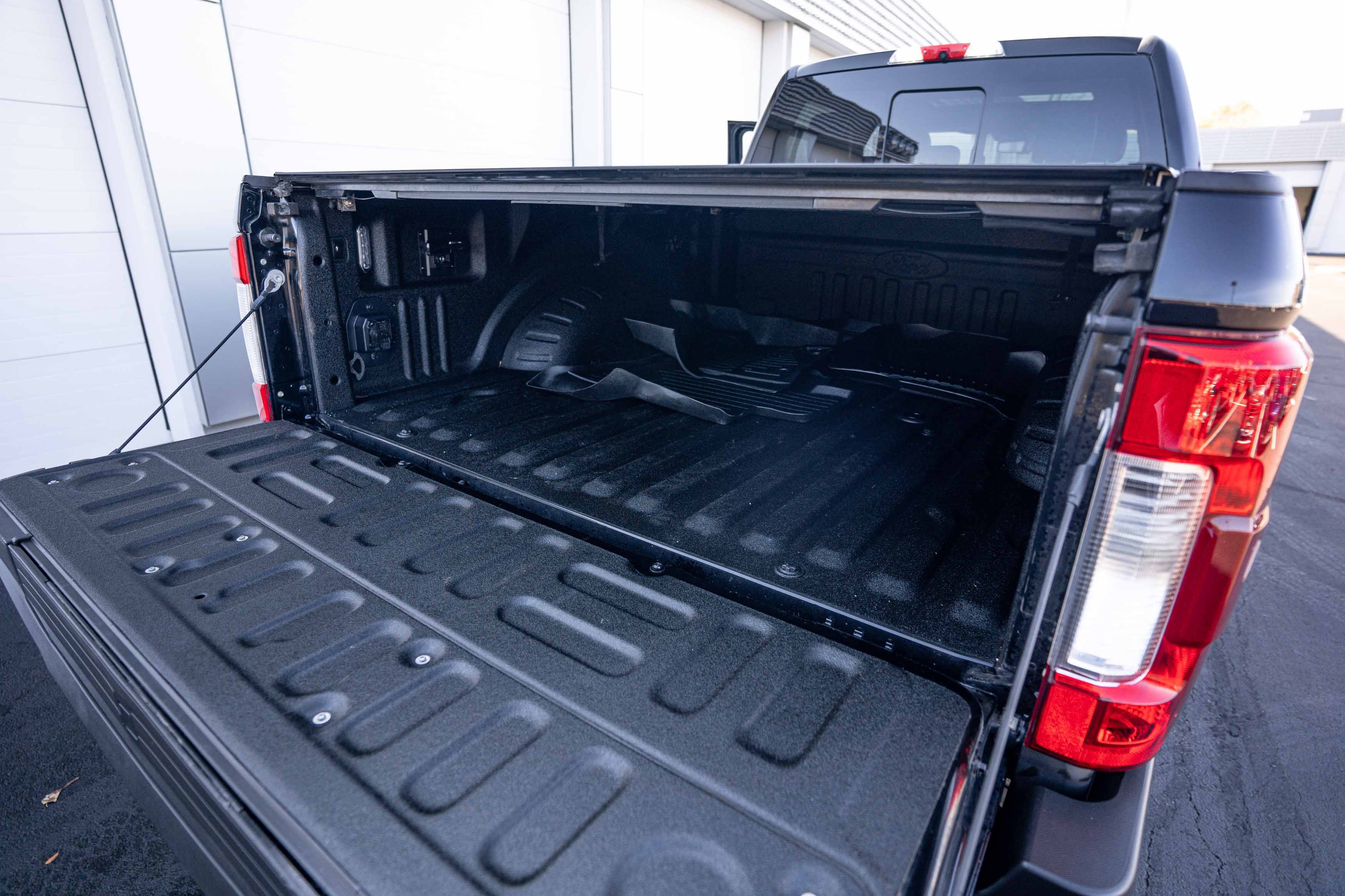 Used 2019 Ford F250 Lariat w/ Lariat Ultimate Package AWD/4WD image 17