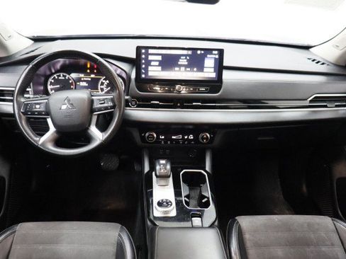 Used 2025 Mitsubishi Outlander SE FWD image 23